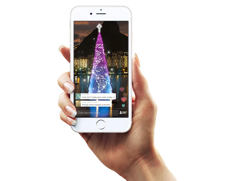 Transmissão ao vivo da árvore de Natal pelo Periscope, vista num iPhone segurado na mão.